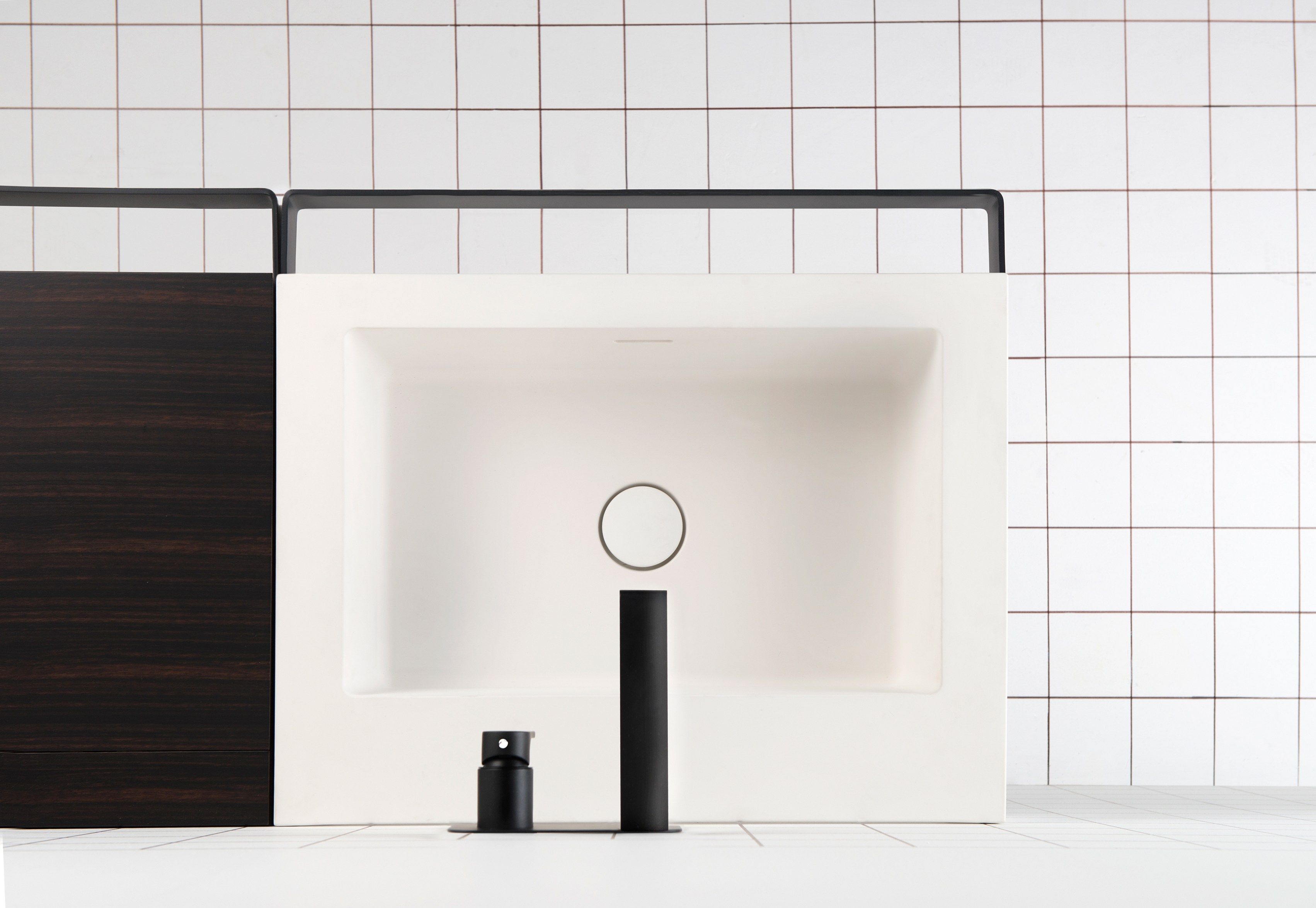 Одноместный умывальник с держателем для полотенец EVER Life Design ссылка ARCH-00044098