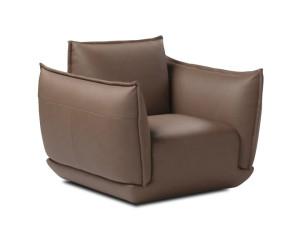 Кожаное кресло с подлокотниками