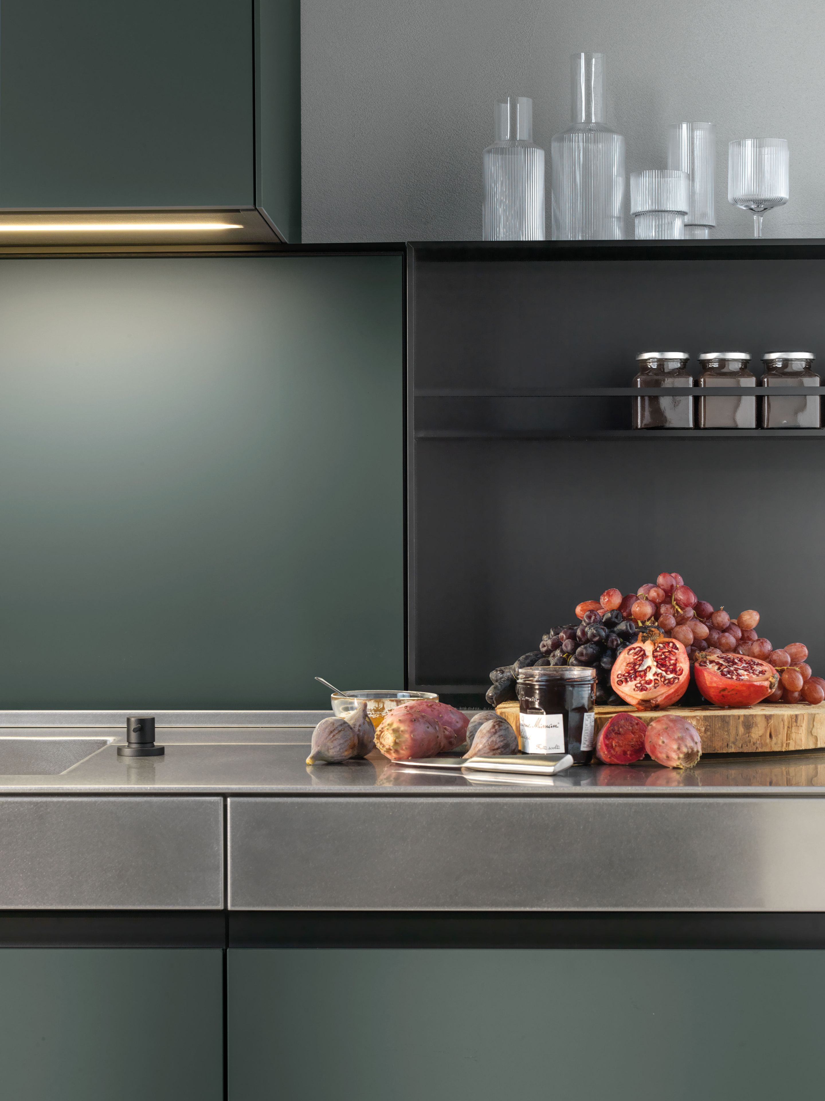 Линейная секционная кухня без ручек Euromobil шесть ARCH-00064522 - Вид №2