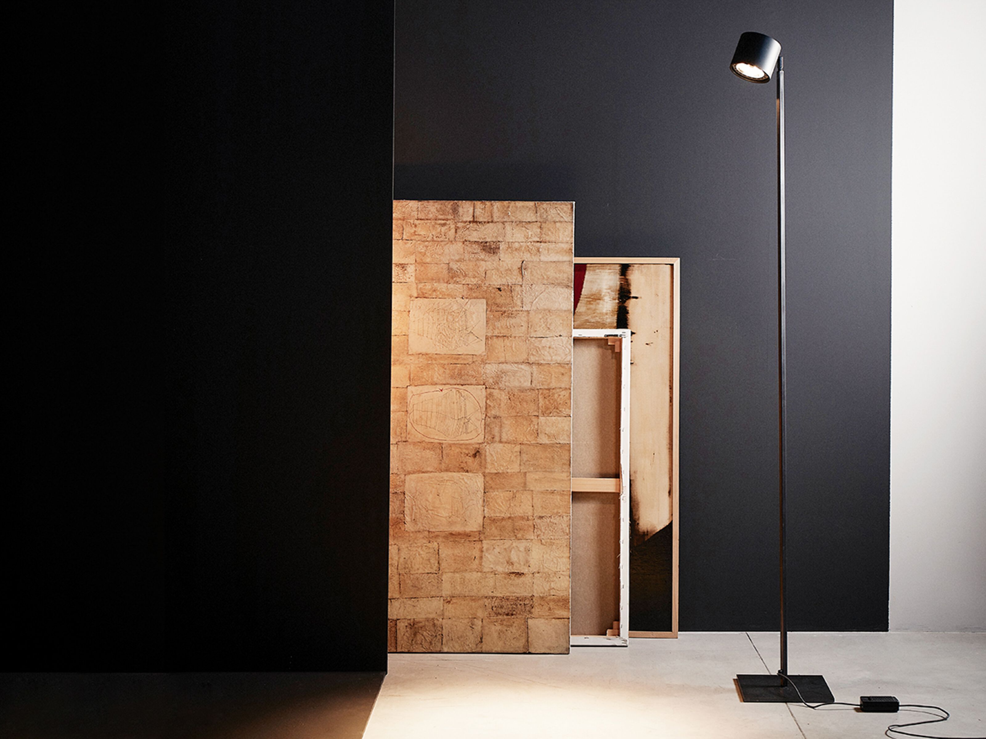 Регулируемый светодиодный торшер Renzo Serafini простой ARCH-00006302