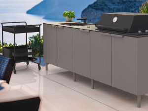 Наружная кухня с раковиной, горелкой и барбекю