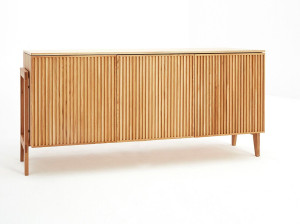 Шкаф из дуба с распашными дверями