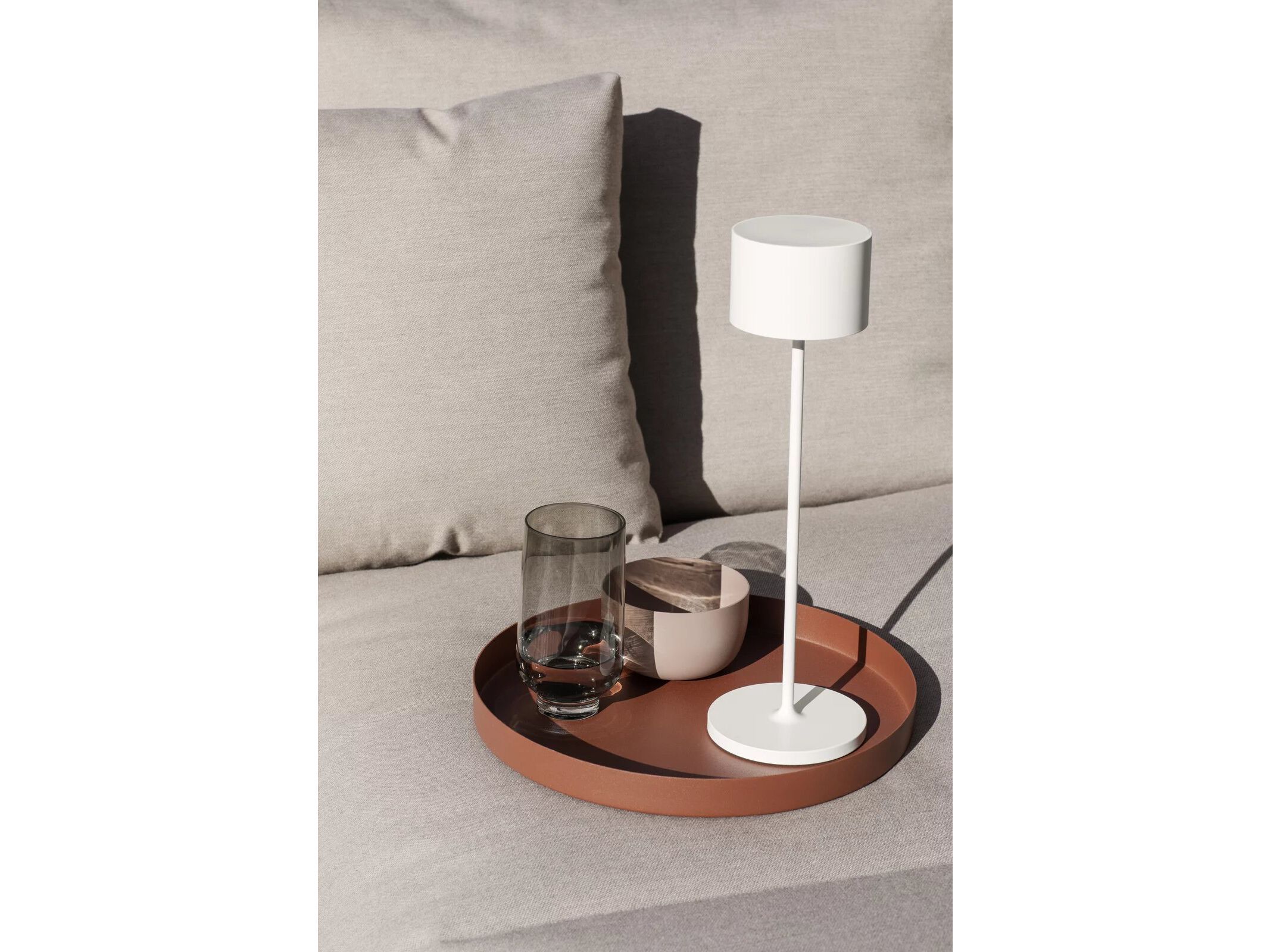 Алюминиевая светодиодная настольная лампа с батарейным питанием blomus Farol ARCH-00068766 - Вид №13