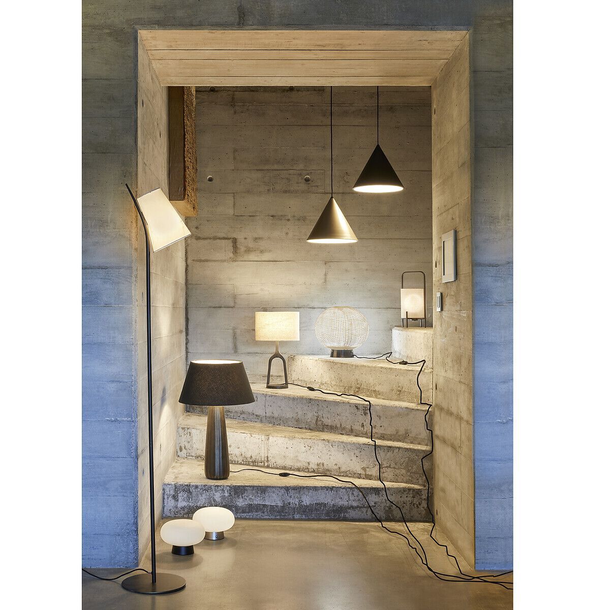 Бронзовая настольная лампа с льняным абажуром AMPM Jakoma ARCH-00051967 - Вид №8