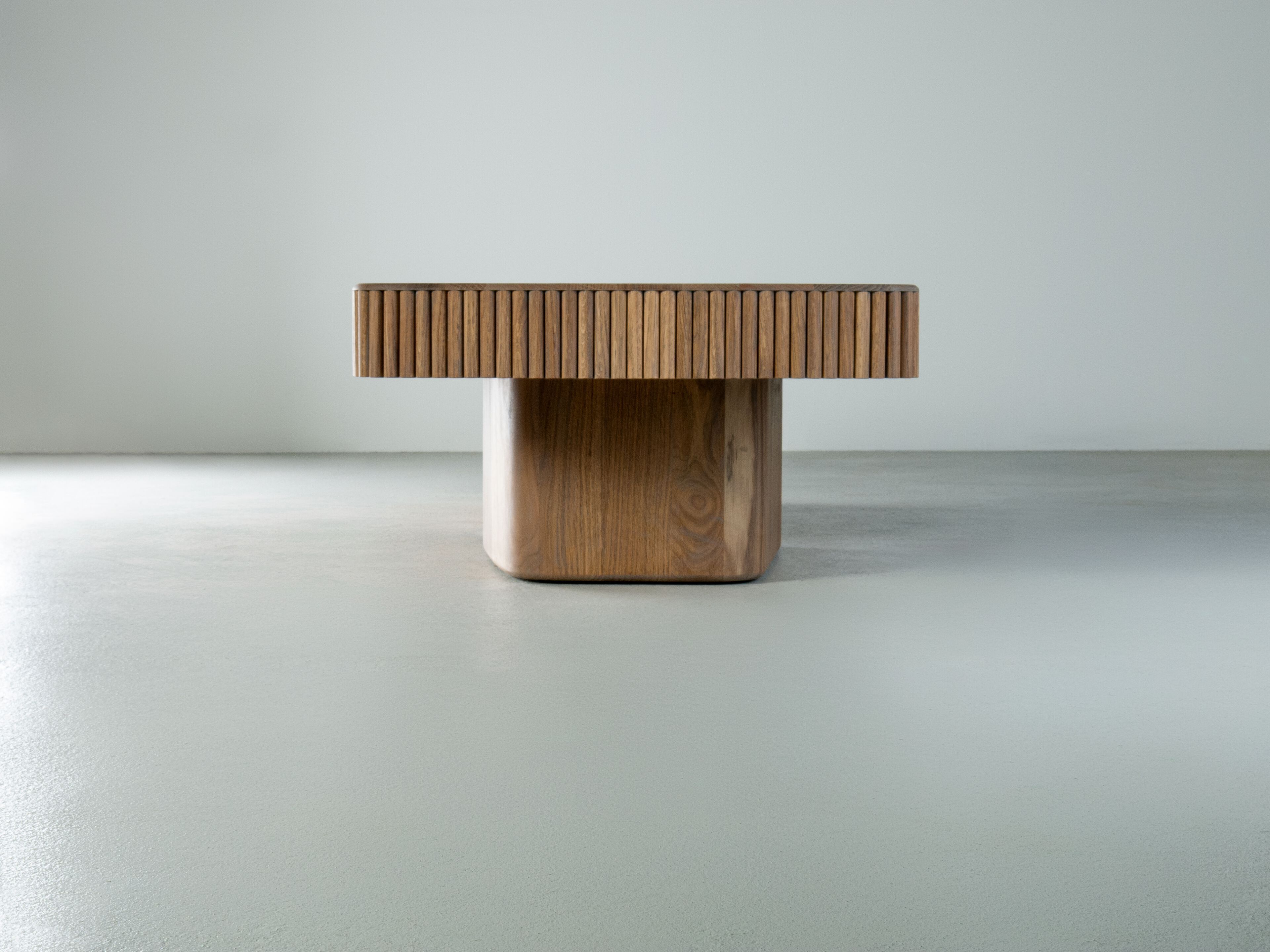 Журнальный столик из массива дерева HOOKL und STOOL TAKUDA ARCH-00050743 - Вид №2