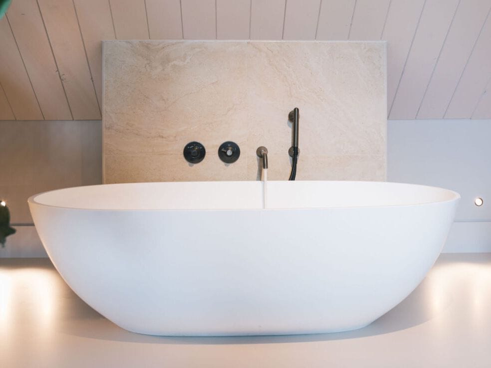 Овальная ванна в центре комнаты JEE-O Slimline ARCH-00089104 - Вид №1