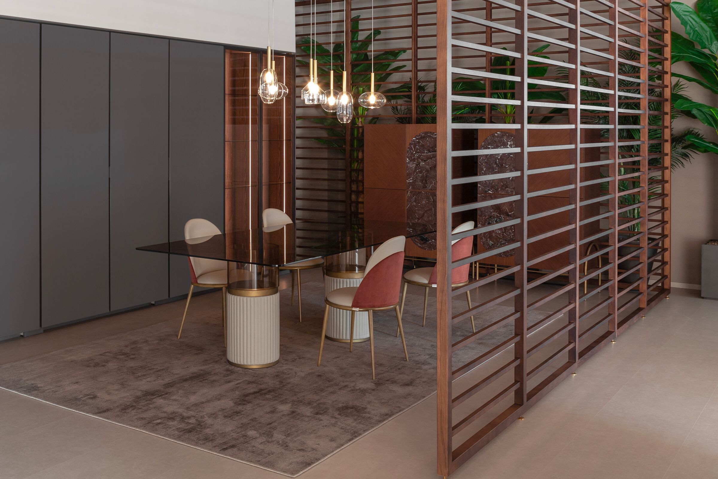 Круглый стол со стеклянной столешницей с кожаными и стеклянными основаниями Carpanese Home Identity ARCH-00046200 - Вид №1