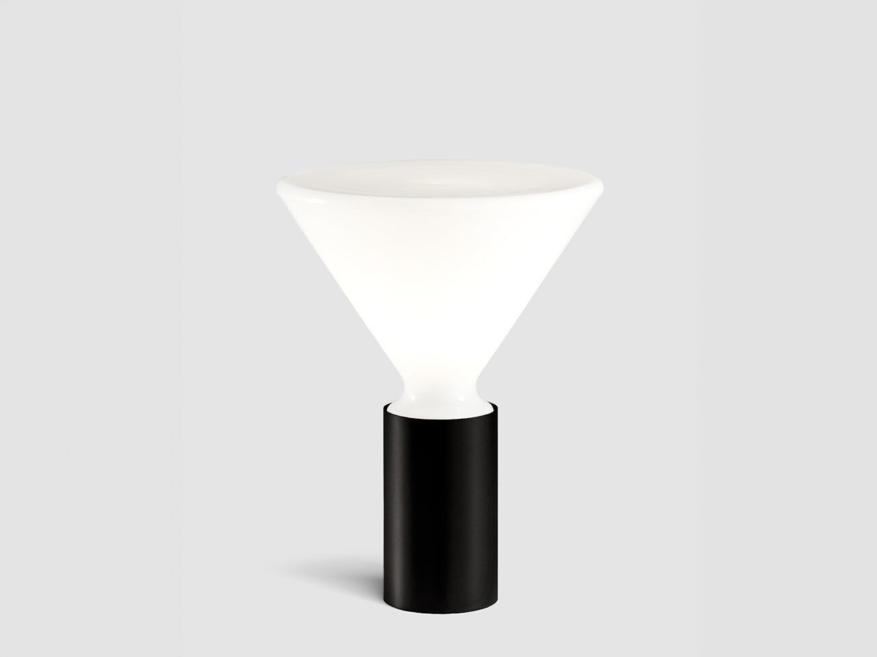 Светодиодная настольная лампа из дутого стекла Andcosta Pin ARCH-00150235