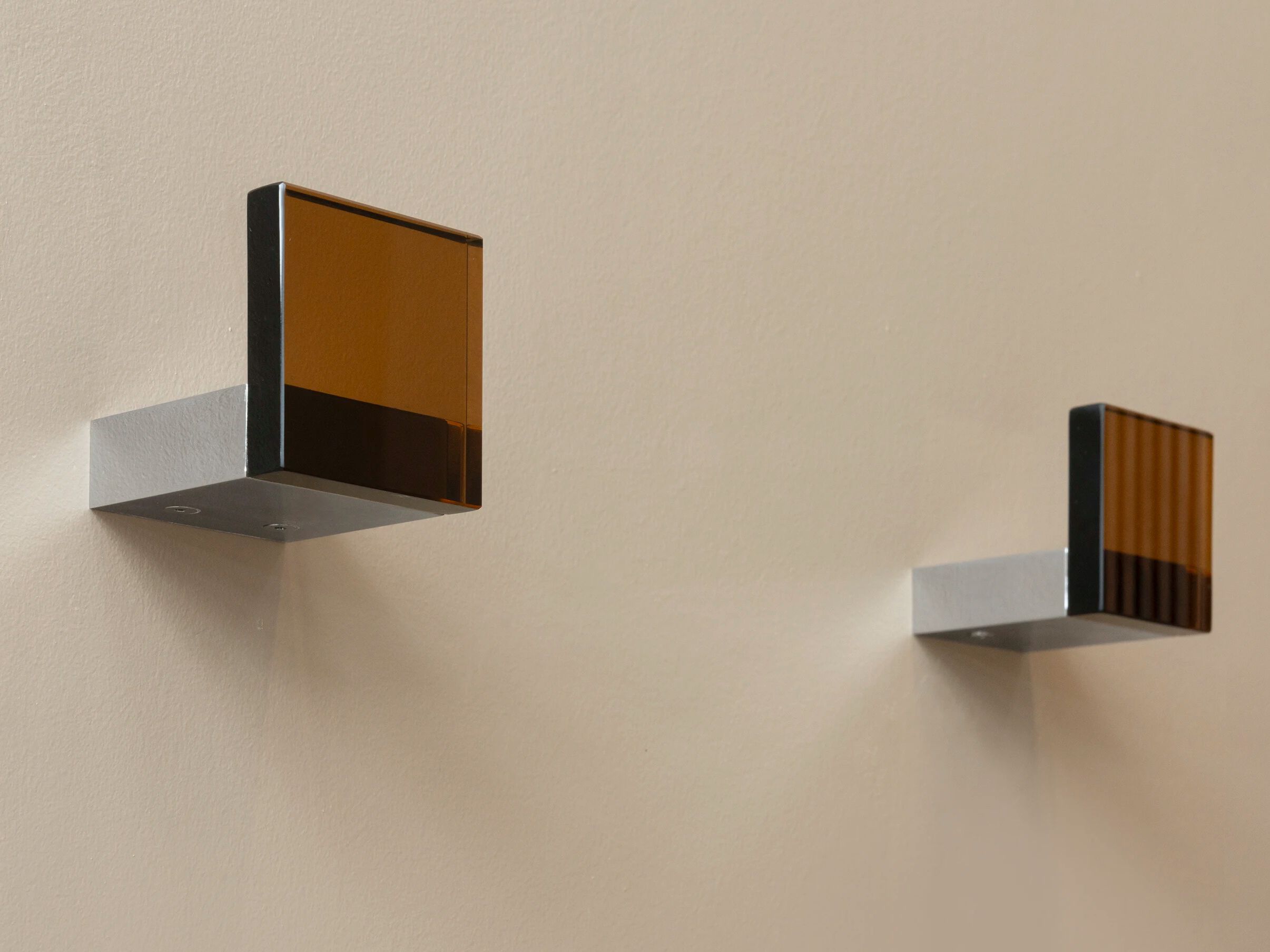 Стеклянная настенная вешалка ARTELINEA Kubik ARCH-00108960 - Вид №1