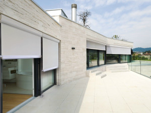 Навес с откидным верхом с боковыми направляющими