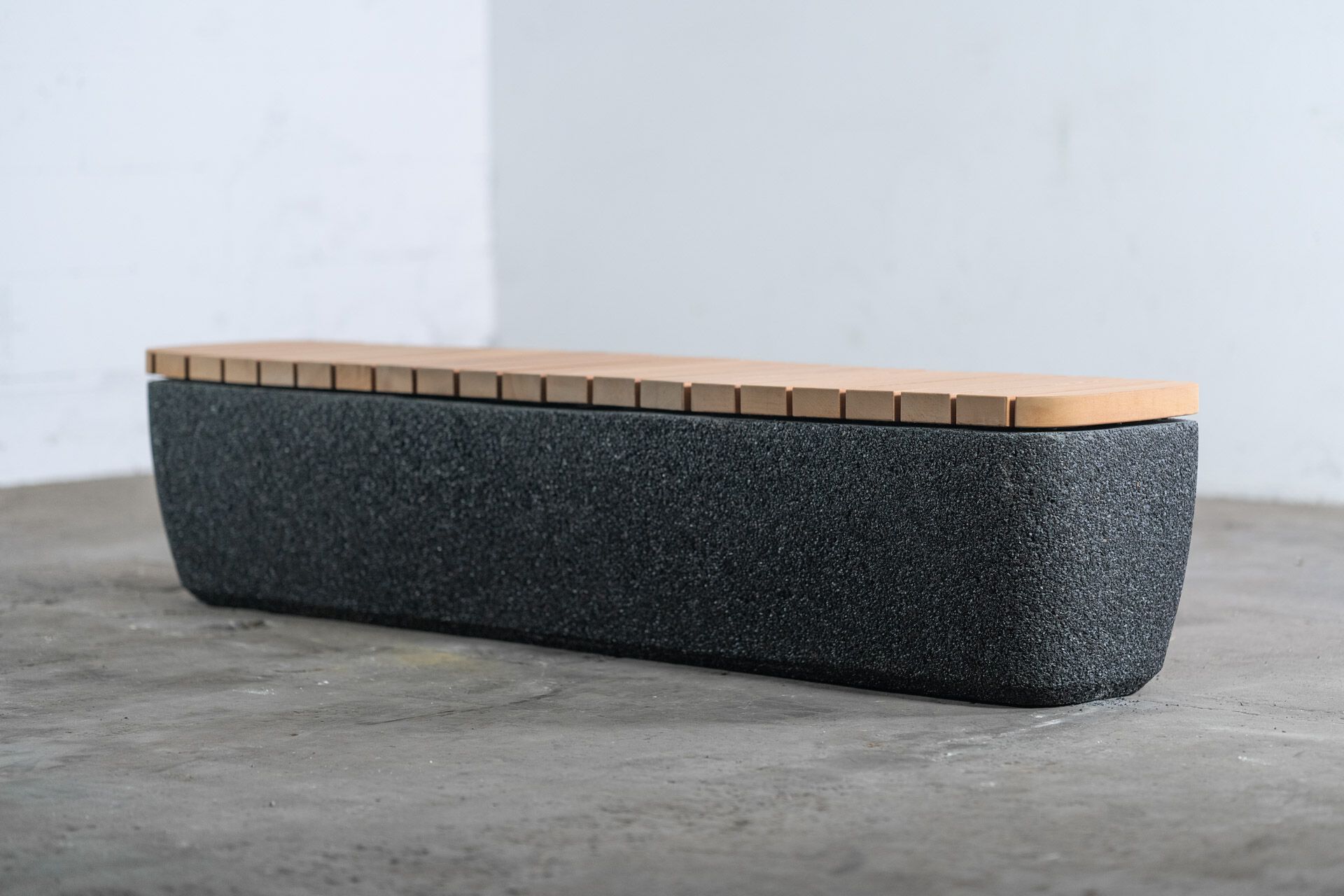 Скамейка из бетона и красного дерева без спинки Kremen ARCH-00031731 - Вид №10