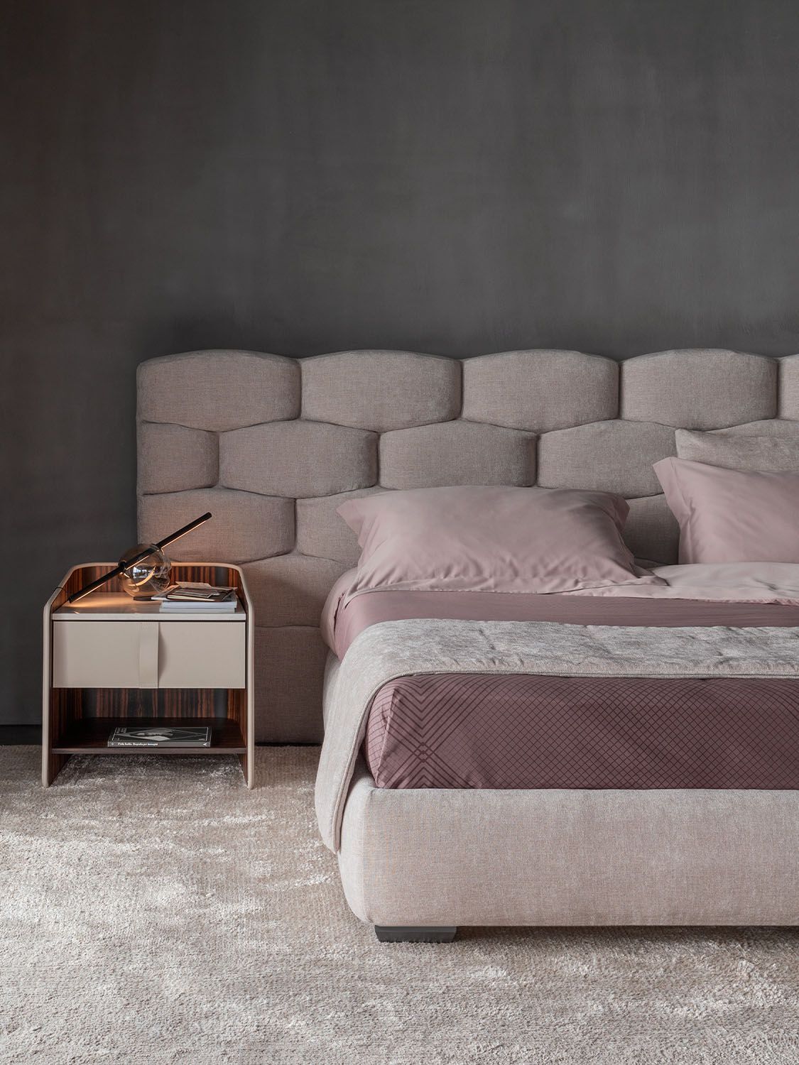 Двуспальная кровать с мягким изголовьем Flou MAJAL ARCH-00086376 - Вид №2