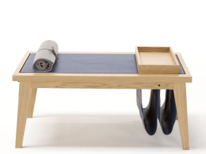 Низкий прямоугольный журнальный столик из дуба с подносом