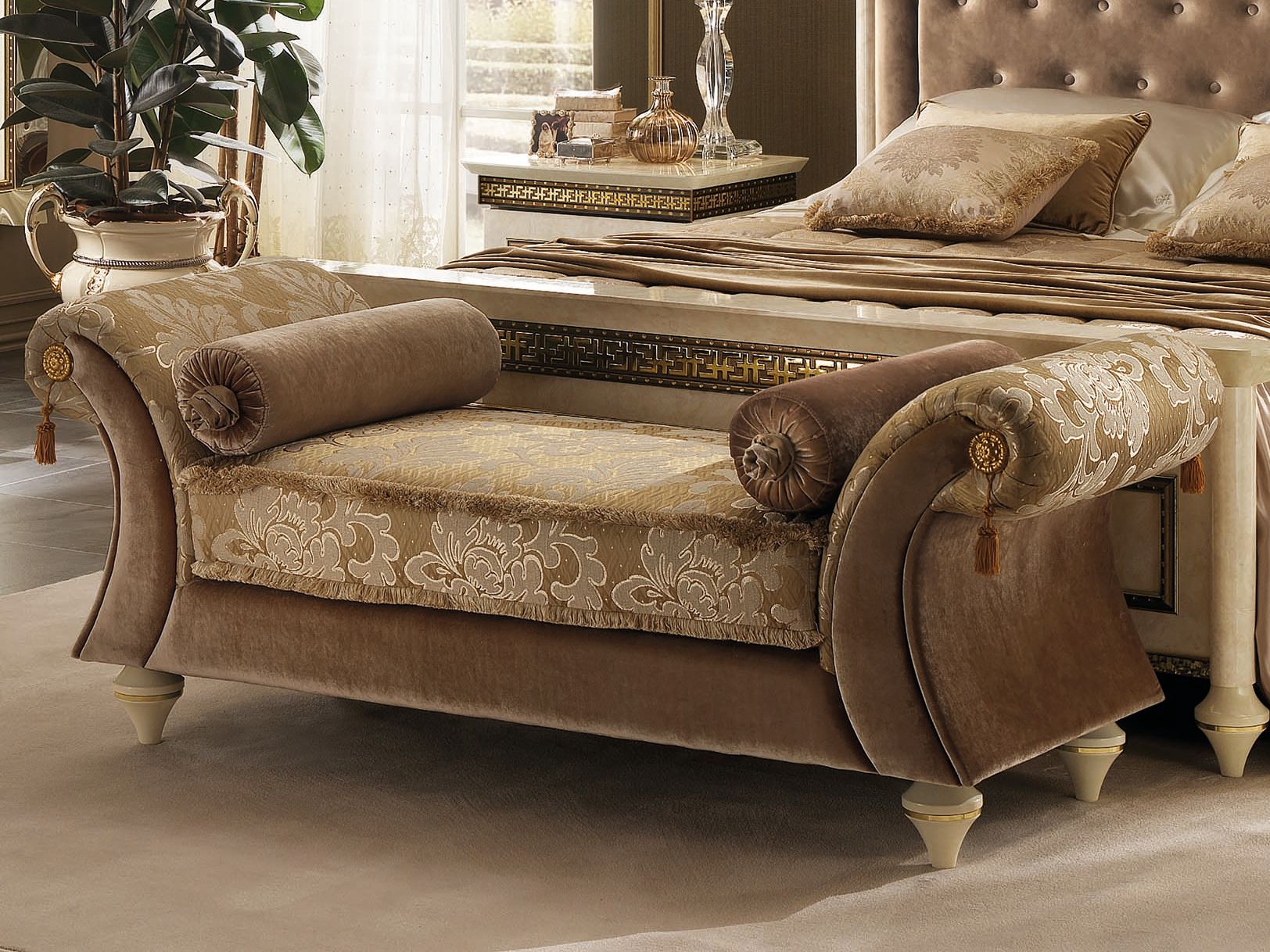 Мягкая скамейка из ткани Arredoclassic фантазия ARCH-00130403 - Вид №1