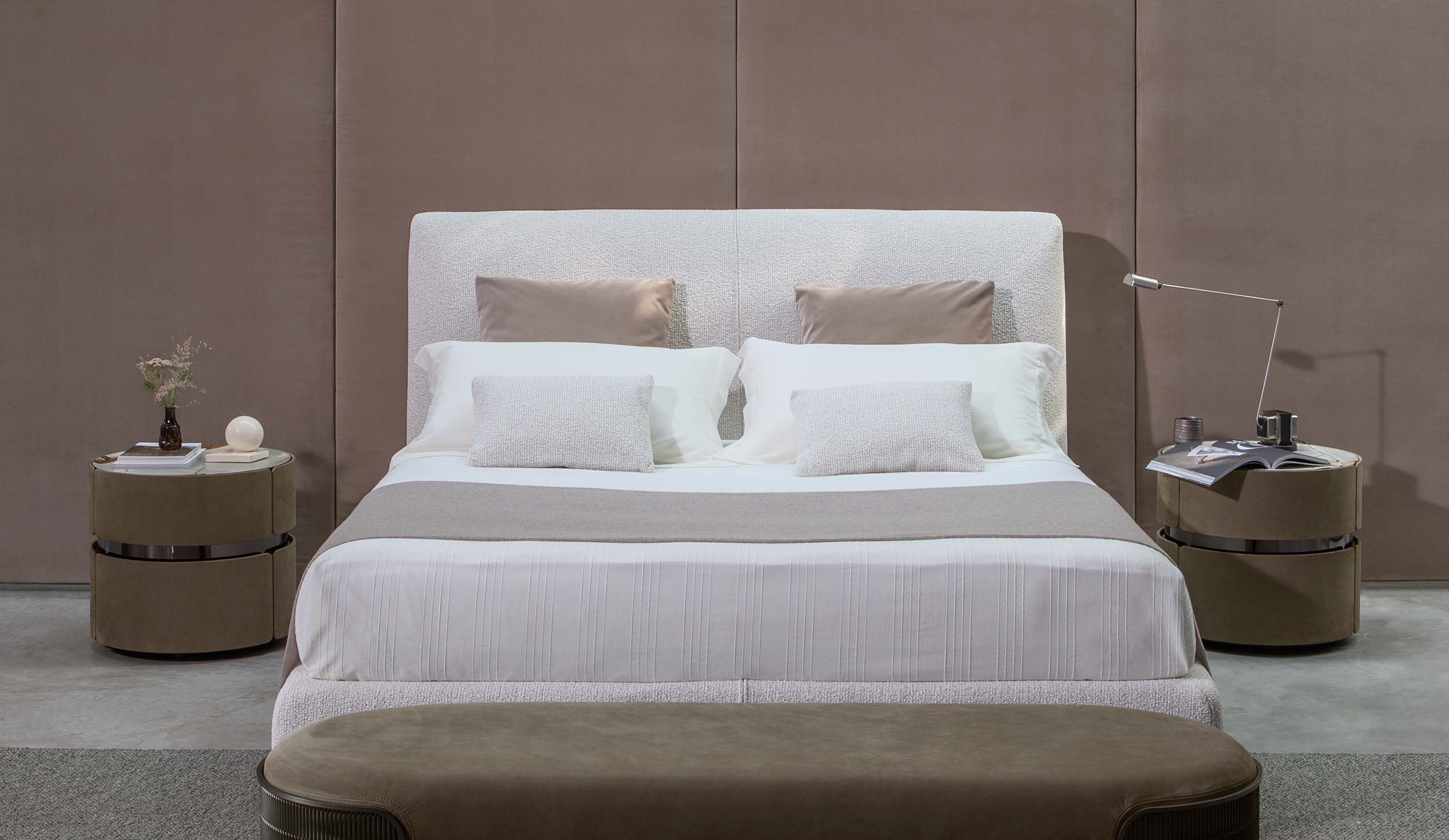 Круглая тумбочка из ясеня с кожаной обивкой и ящиками Flou Тоши ARCH-00087359 - Вид №3