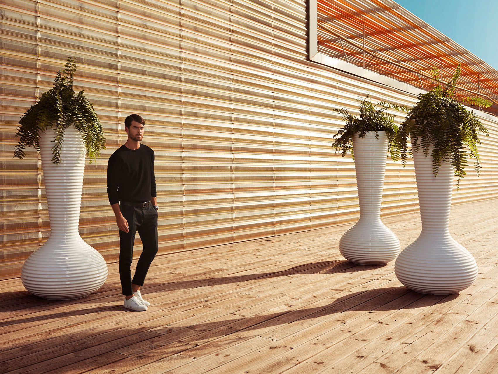 Высокий яркий пластиковый садовый горшок Vondom ARCH-00119034 - Вид №2