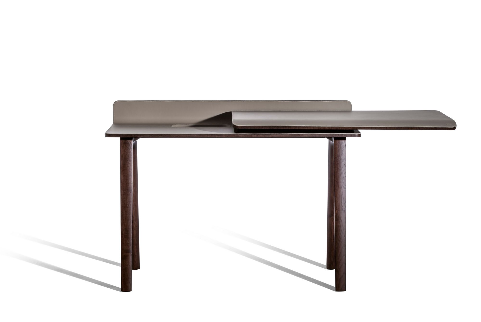 Письменный стол из массива дерева и кожаная столешница Poltrona Frau офис-системы управления ARCH-00153217 - Вид №2