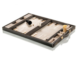 Игра на нубуке с роговыми шашками