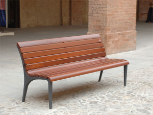 Скамья iroko со спинкой