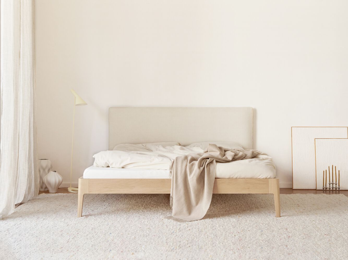 Деревянная двуспальная кровать с мягким изголовьем Noah Living белье ARCH-00049322 - Вид №4