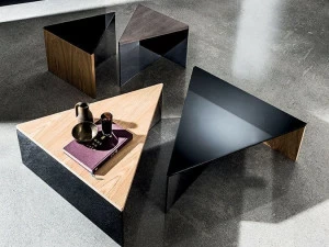 Sovet italia Треугольный журнальный столик из дерева и стекла Regolo