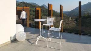 Высокий садовый стул со спинкой