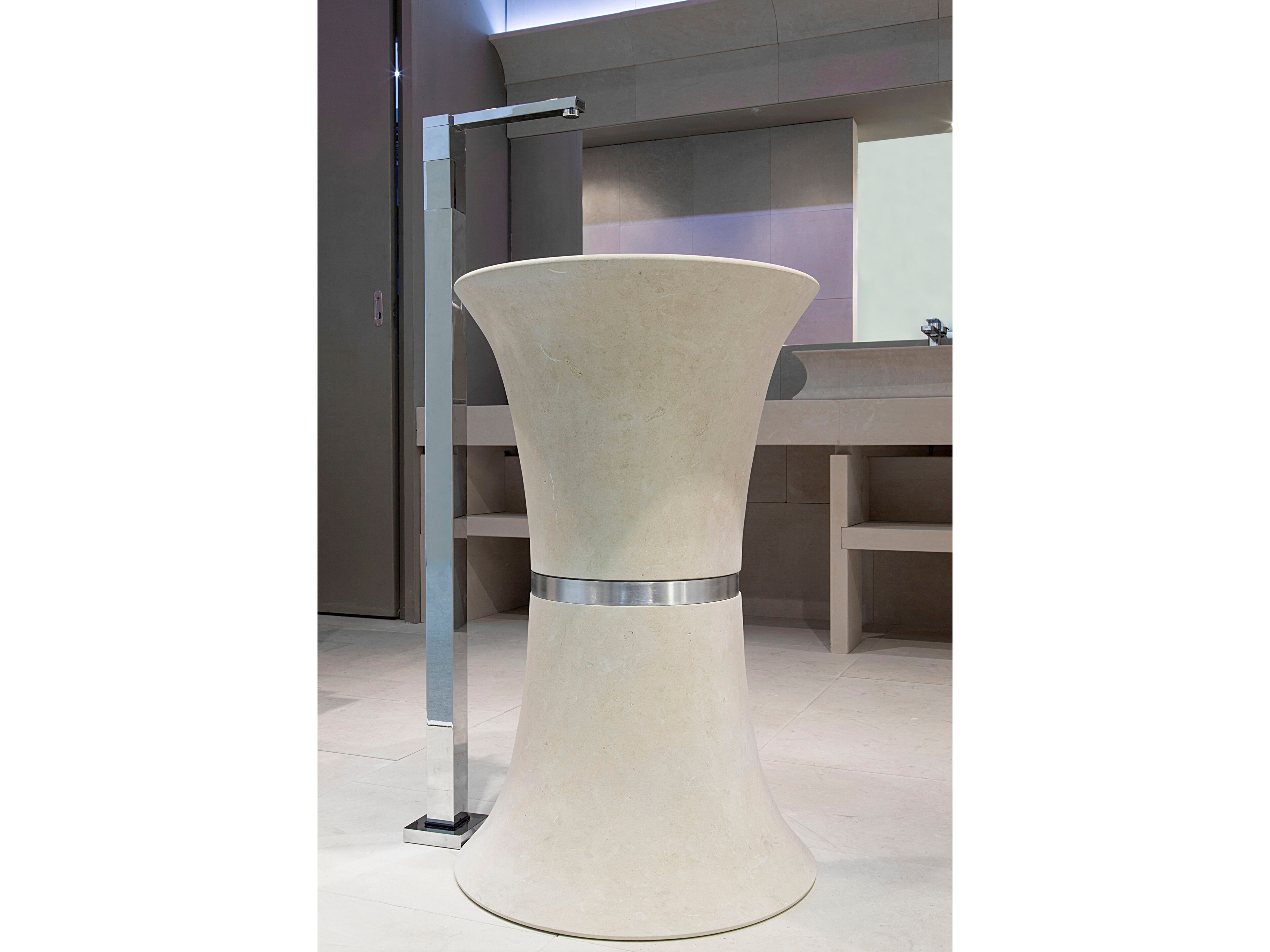 Круглый отдельно стоящий умывальник из камня Лечче PIMAR L5 ARCH-00140280