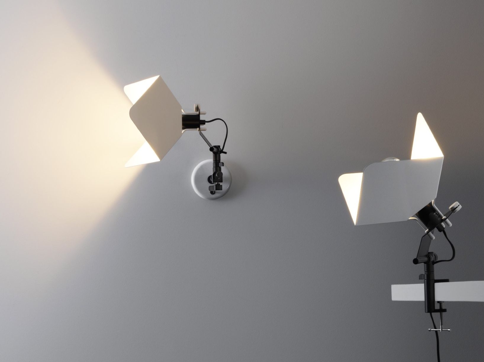 Железный светодиодный настенный светильник Stilnovo Triedro ARCH-00073689 - Вид №1