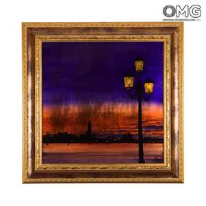 2439 ORIGINALMURANOGLASS Картина с рамкой - Ночная Венеция и фонарь, эмаль на золотом листе - муранское стекло - Original Murano Glass OMG 3 см