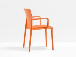 Pedrali Штабелируемый пластиковый стул с подлокотниками Volt 674/2