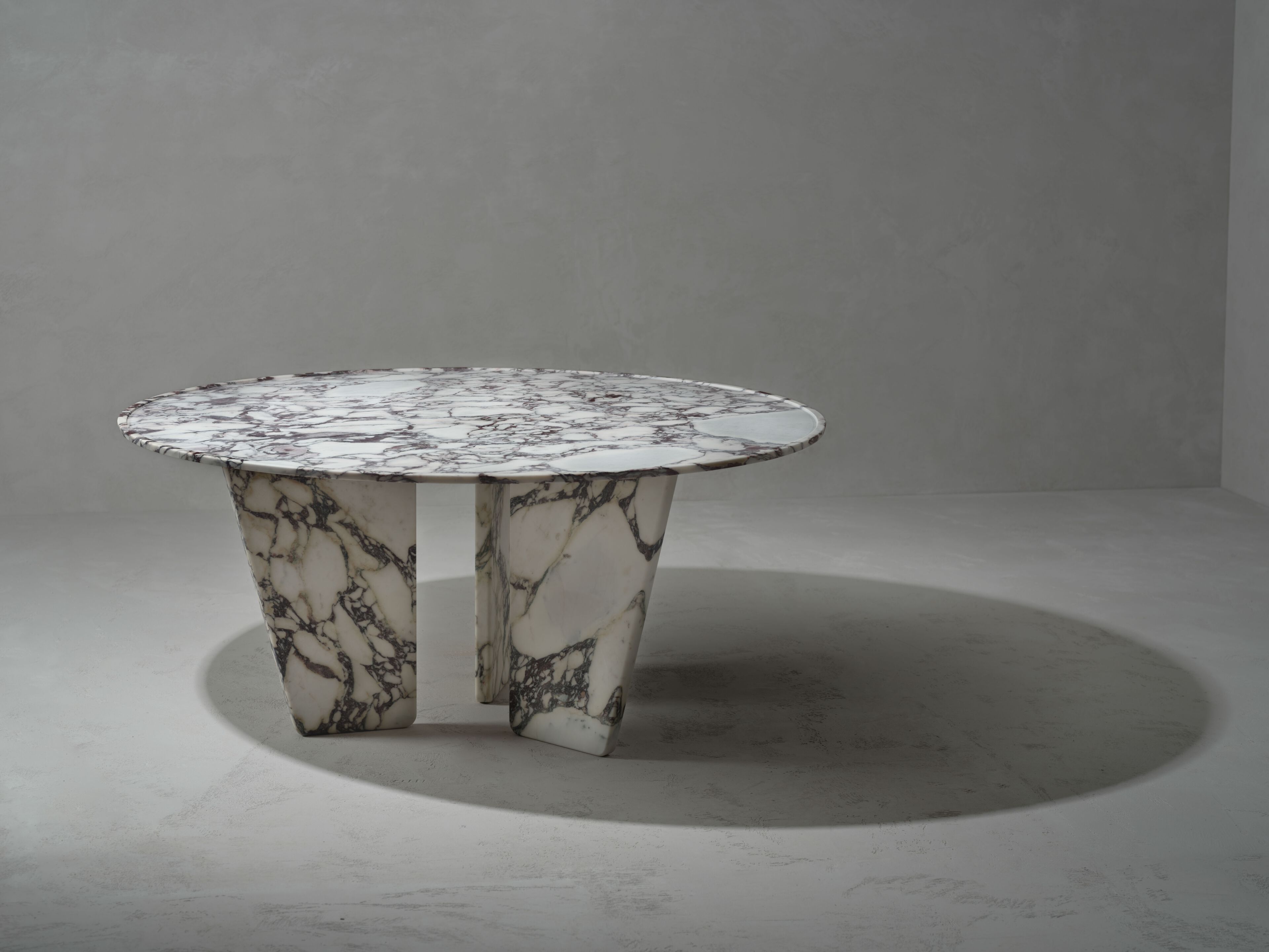 Круглый стол из мрамора и кожи Kreoo QUEEN ARCH-00033129 - Вид №1