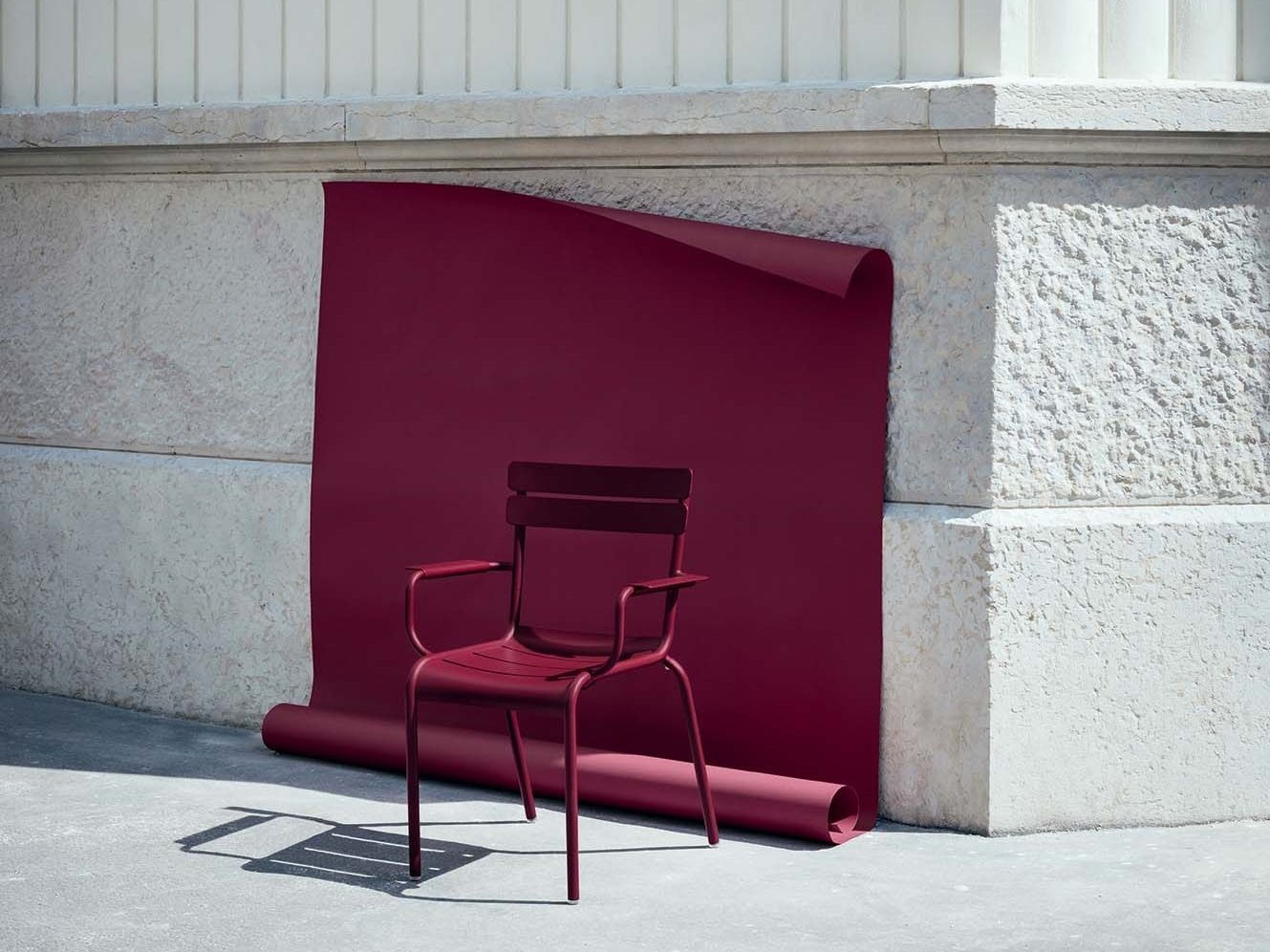 Алюминиевый штабелируемый садовый стул с подлокотниками Fermob Luxembourg ARCH-00123165