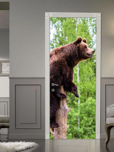 90225010 Наклейка интерьерная на дверь "Бурый медведь, глядящий вдаль" самоклеящаяся 80х200 см STLM-0138820 МЕЧТАТЕЛЬ ДИЗАЙН