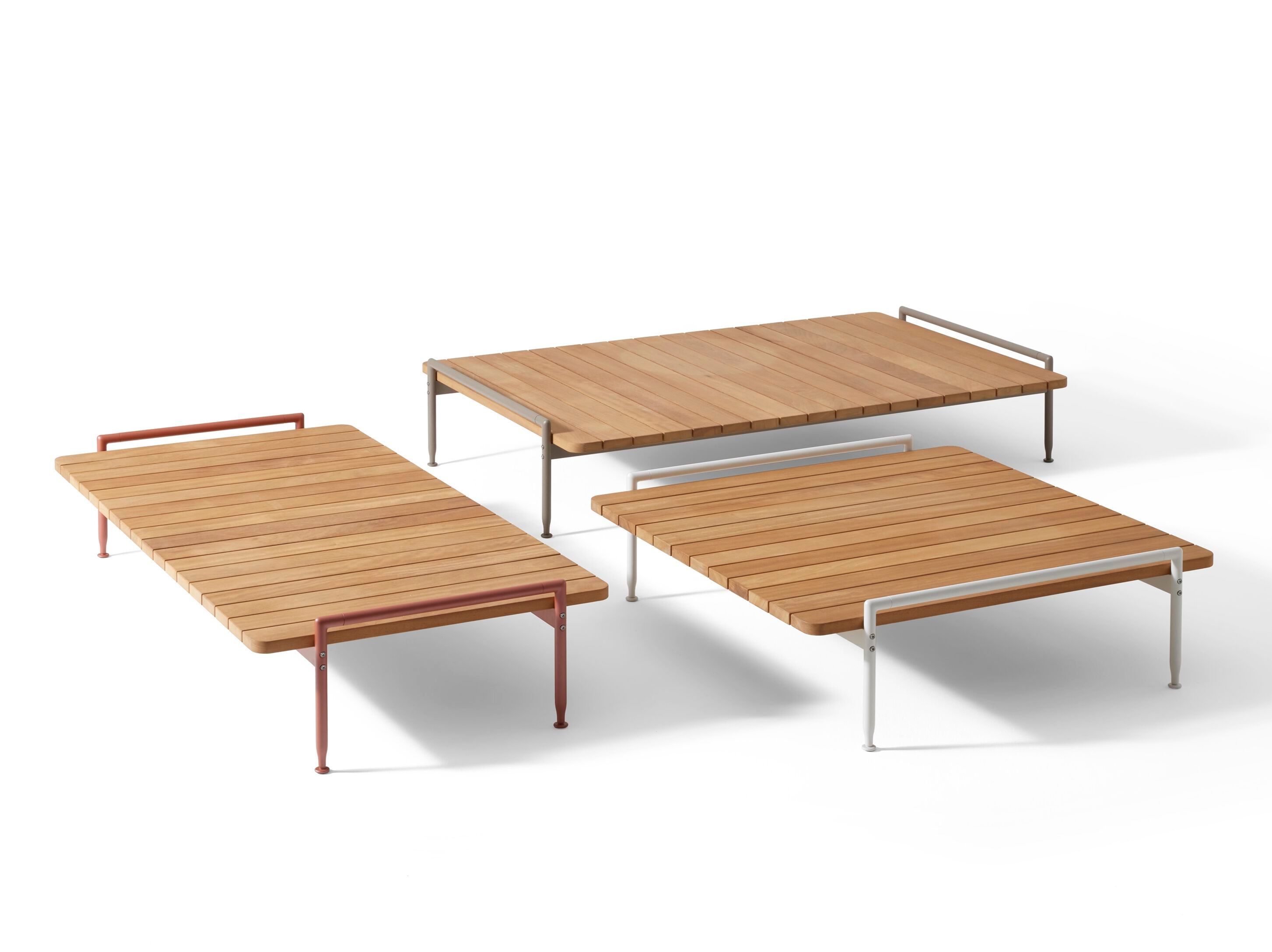 Низкий садовый столик в ироко CASSINA Esosoft Outdoor ARCH-00071110