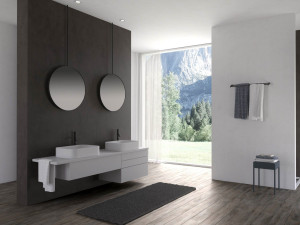 Настенное зеркало с круглой рамой