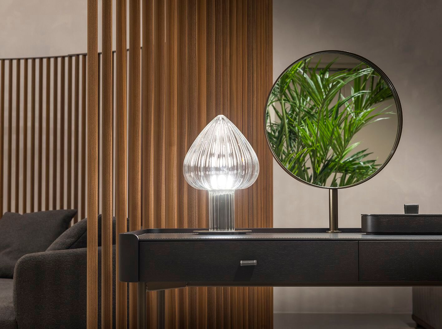 Настольная лампа из ребристого стекла Album ARCH-00134611