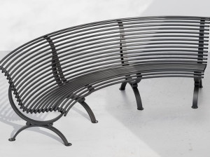 Изогнутая скамья с сиденьем вогнутой стороны