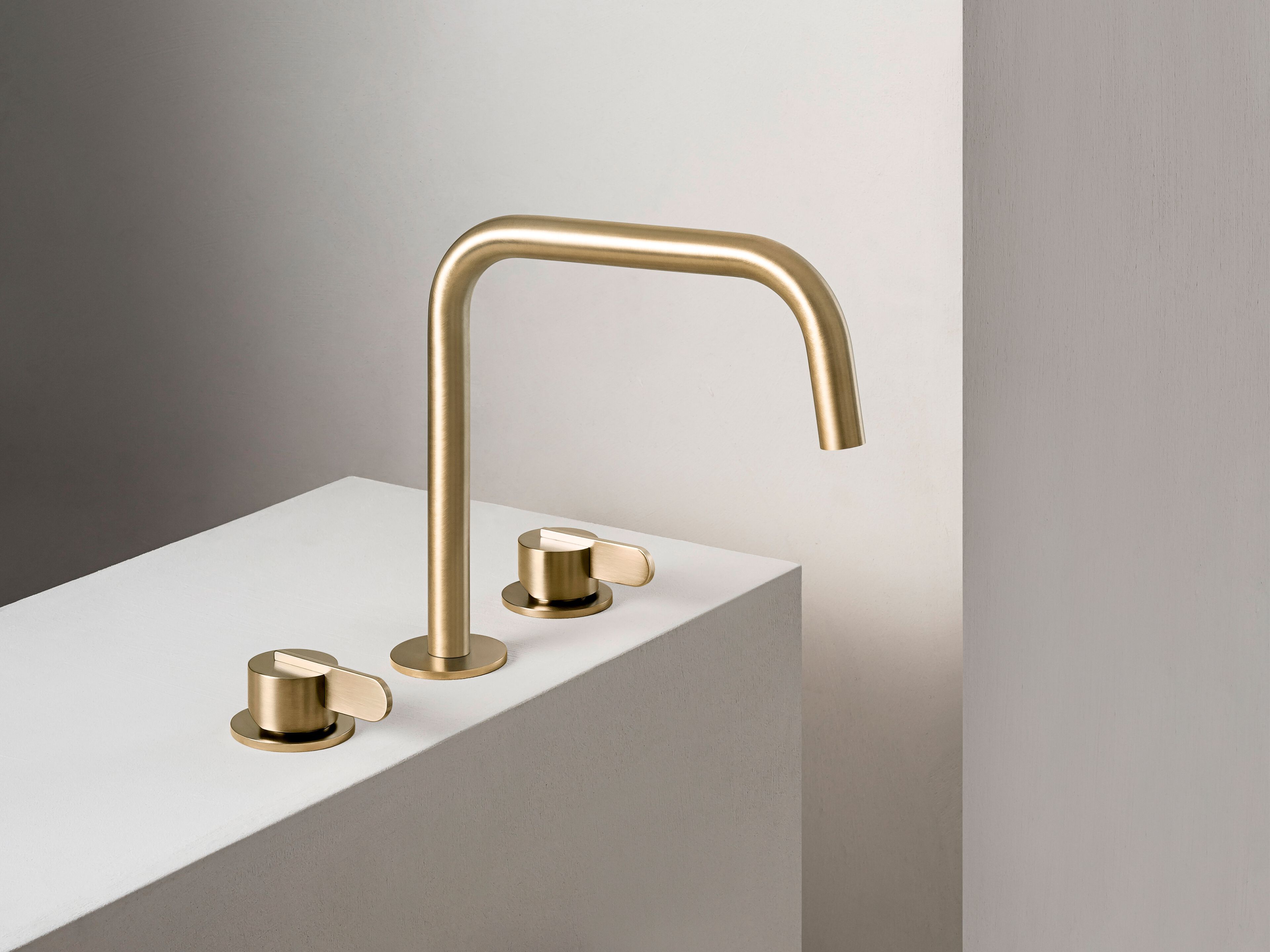 Смеситель для раковины с 3 отверстиями QD Magistro Lab Swing ARCH-00113176