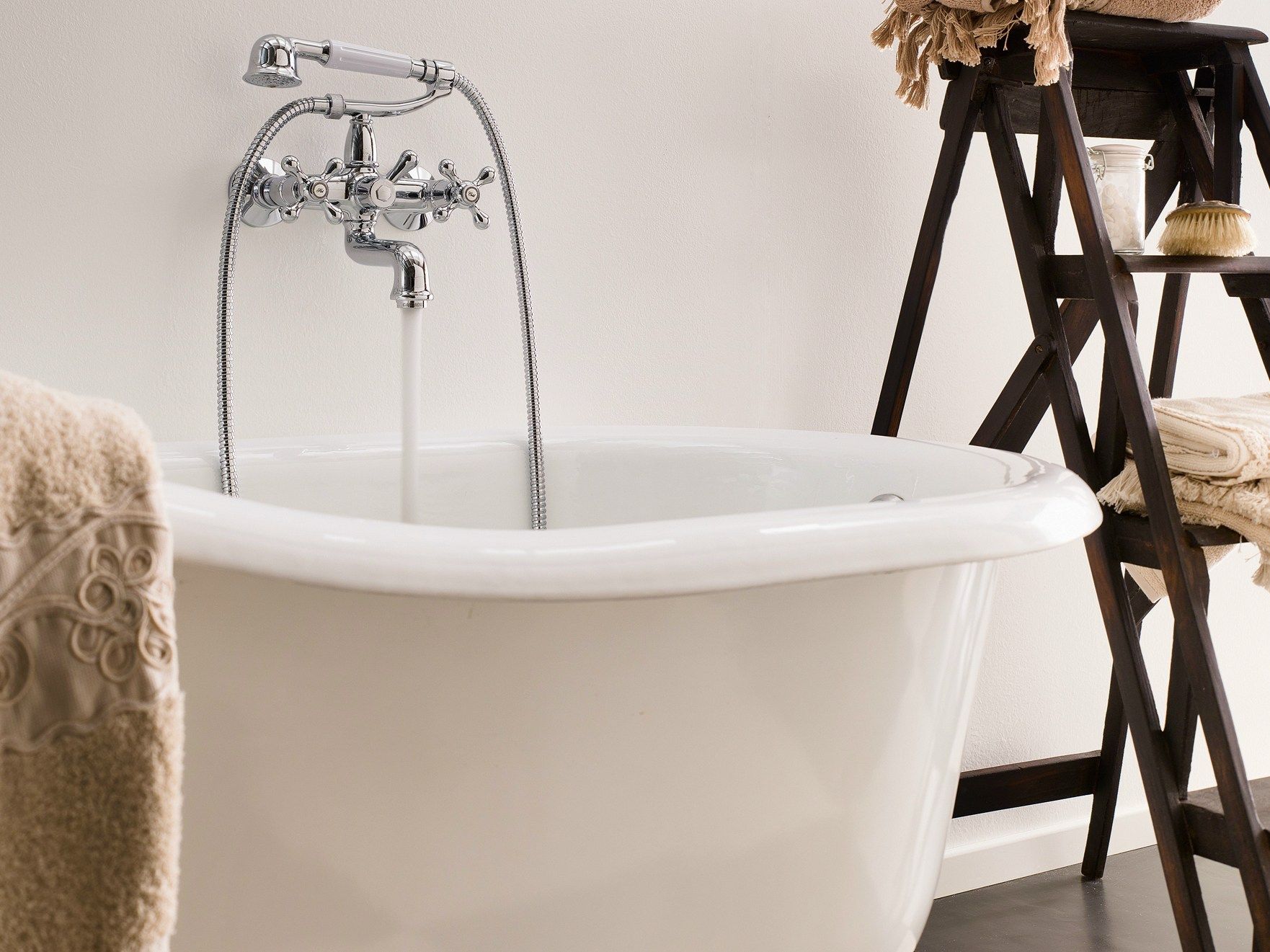 Настенный смеситель для ванны с ручным душем Nobili Грация ARCH-00055123 - Вид №1