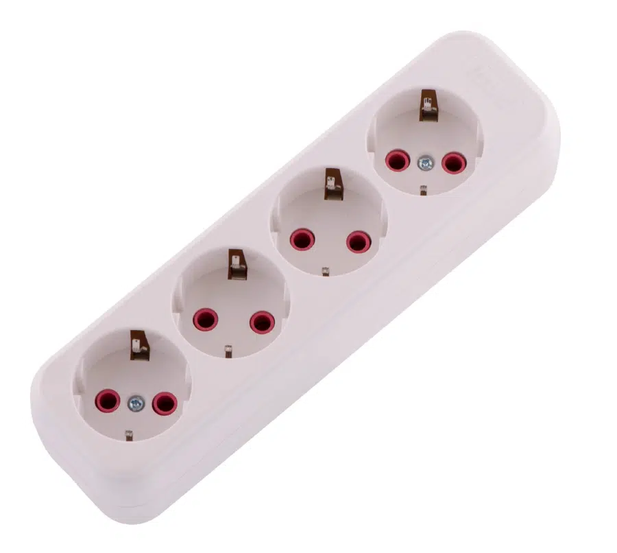 LILA Удлинитель без шнура с заземлением 4 входа белый LEZARD 720-0400-401