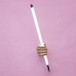 Деревянный настенный светильник