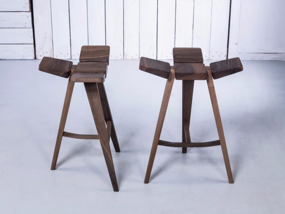 Деревянный низкий барный стул HOOKL und STOOL CLOVER ARCH-00149643 - Вид №1