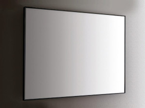 Настенное зеркало в рамке