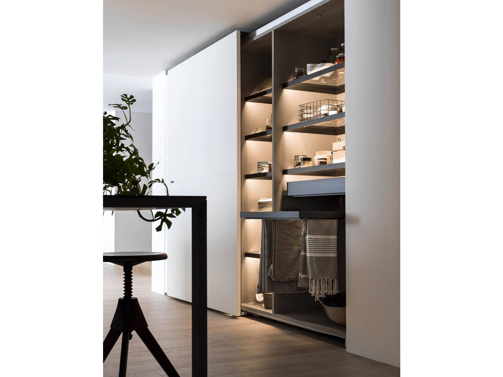 Шкаф с копланарными дверцами Novamobili MIDDLE ARCH-00033154 - Вид №3