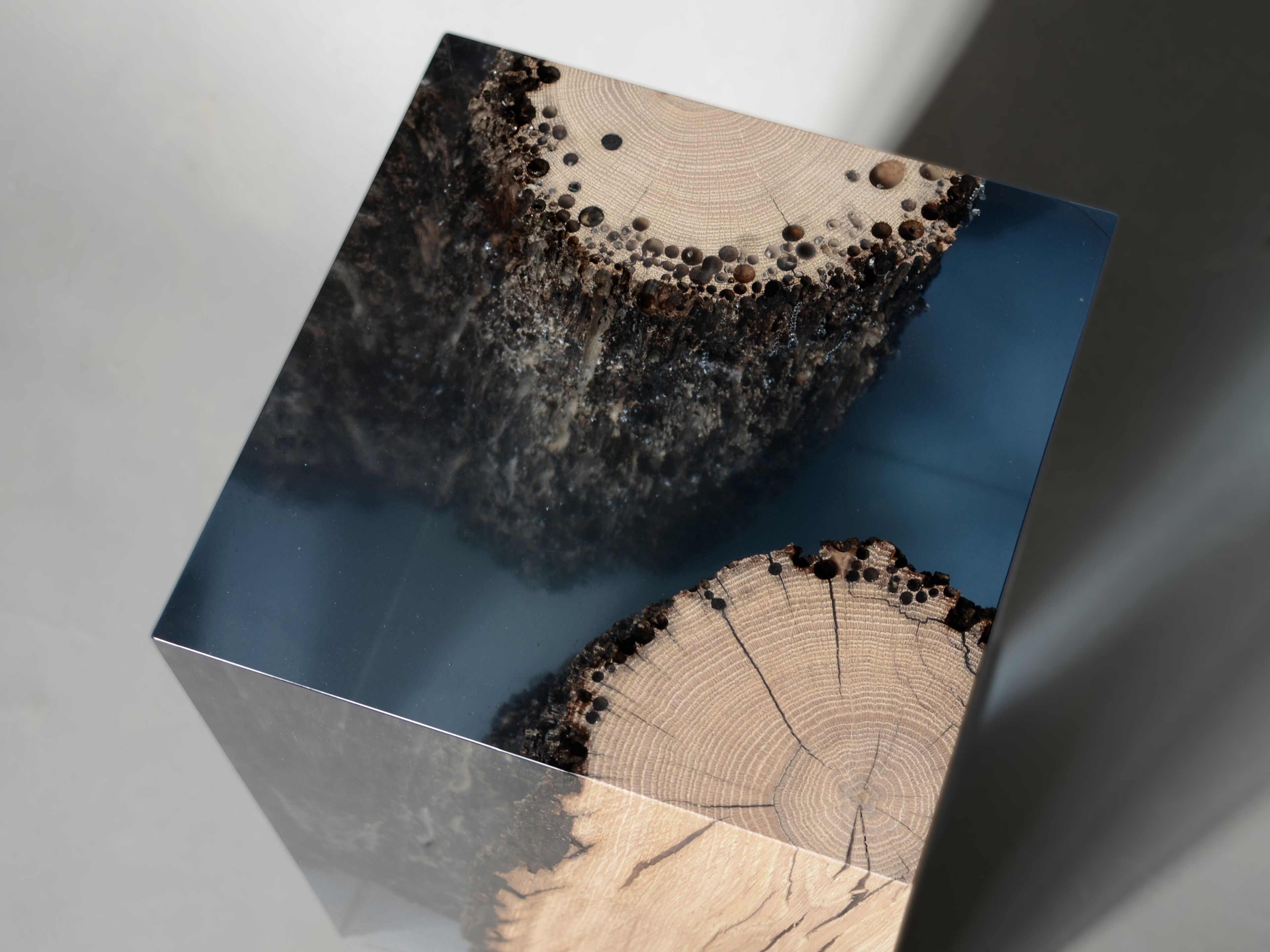 Табурет / журнальный столик из дуба и смолы alcarol Bricola ARCH-00008282 - Вид №4