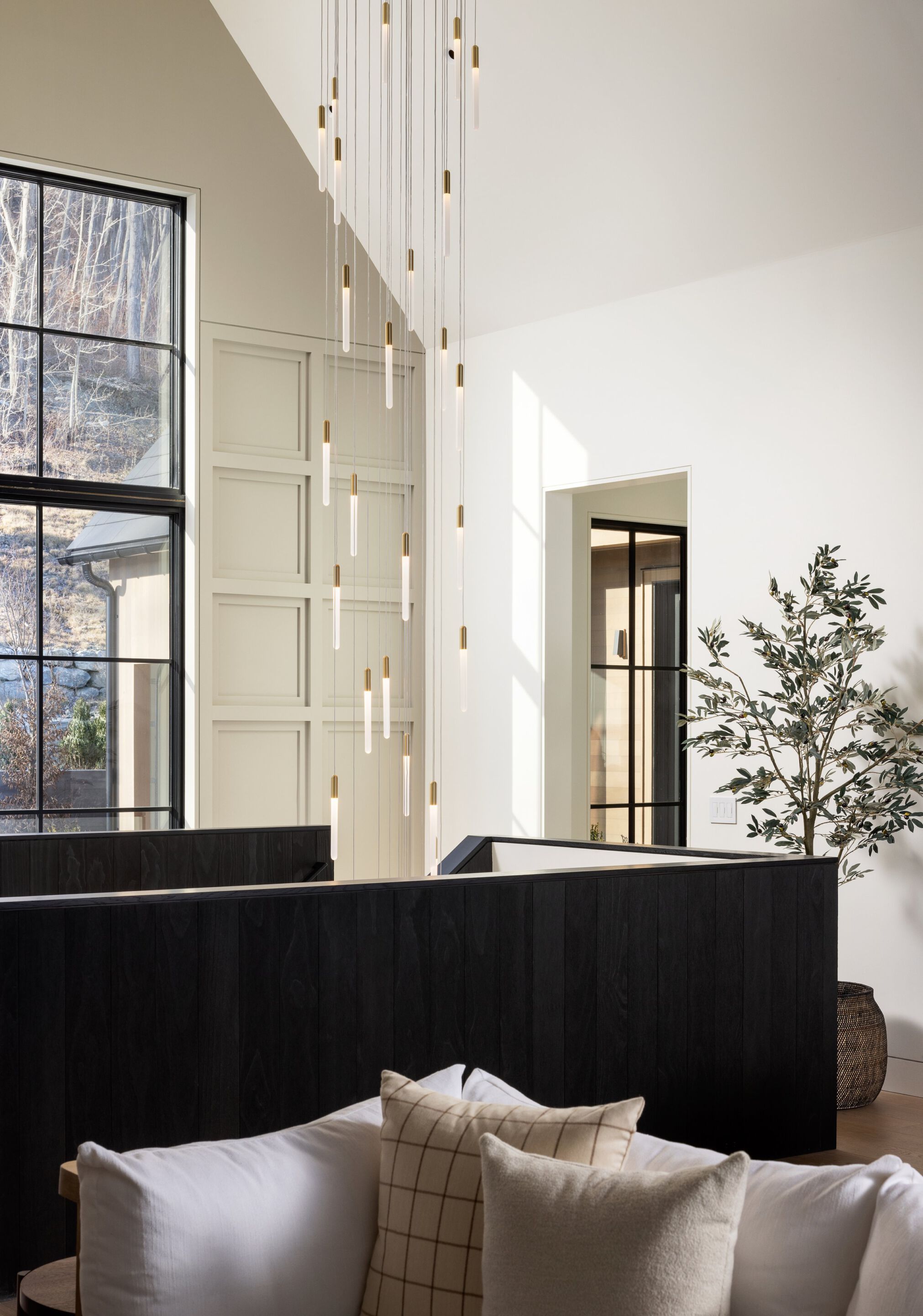 Опаловое стекло светодиодный подвесной светильник Matthew McCormick CASCADIA ARCH-00113373 - Вид №9