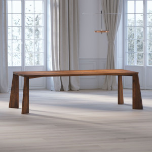 Деревянный обеденный стол