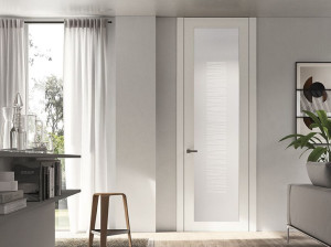 Стеклянная распашная дверь с выдвижными петлями