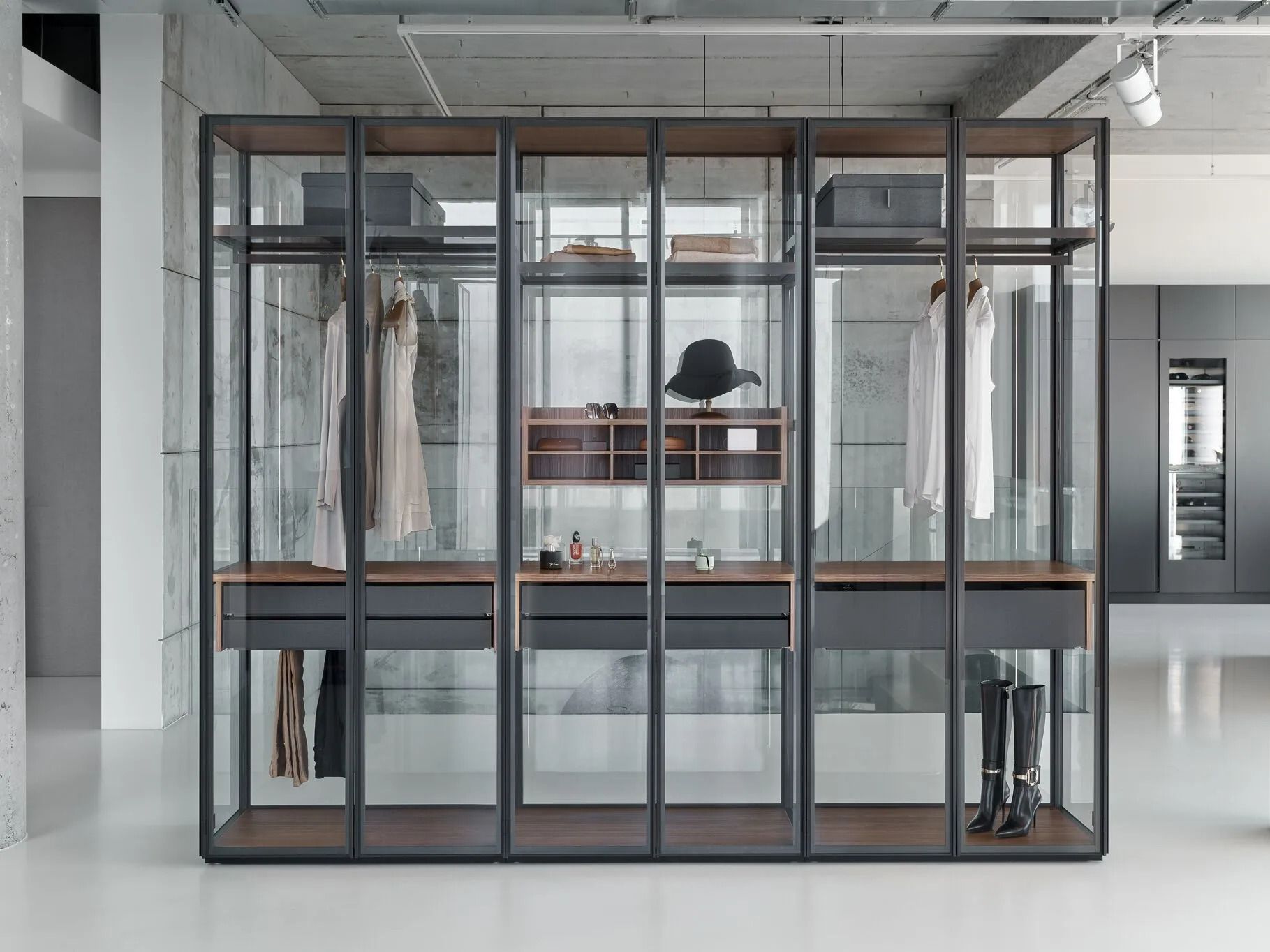 Шкаф из дерева и стекла на заказ Zajc W ARCH-00023499