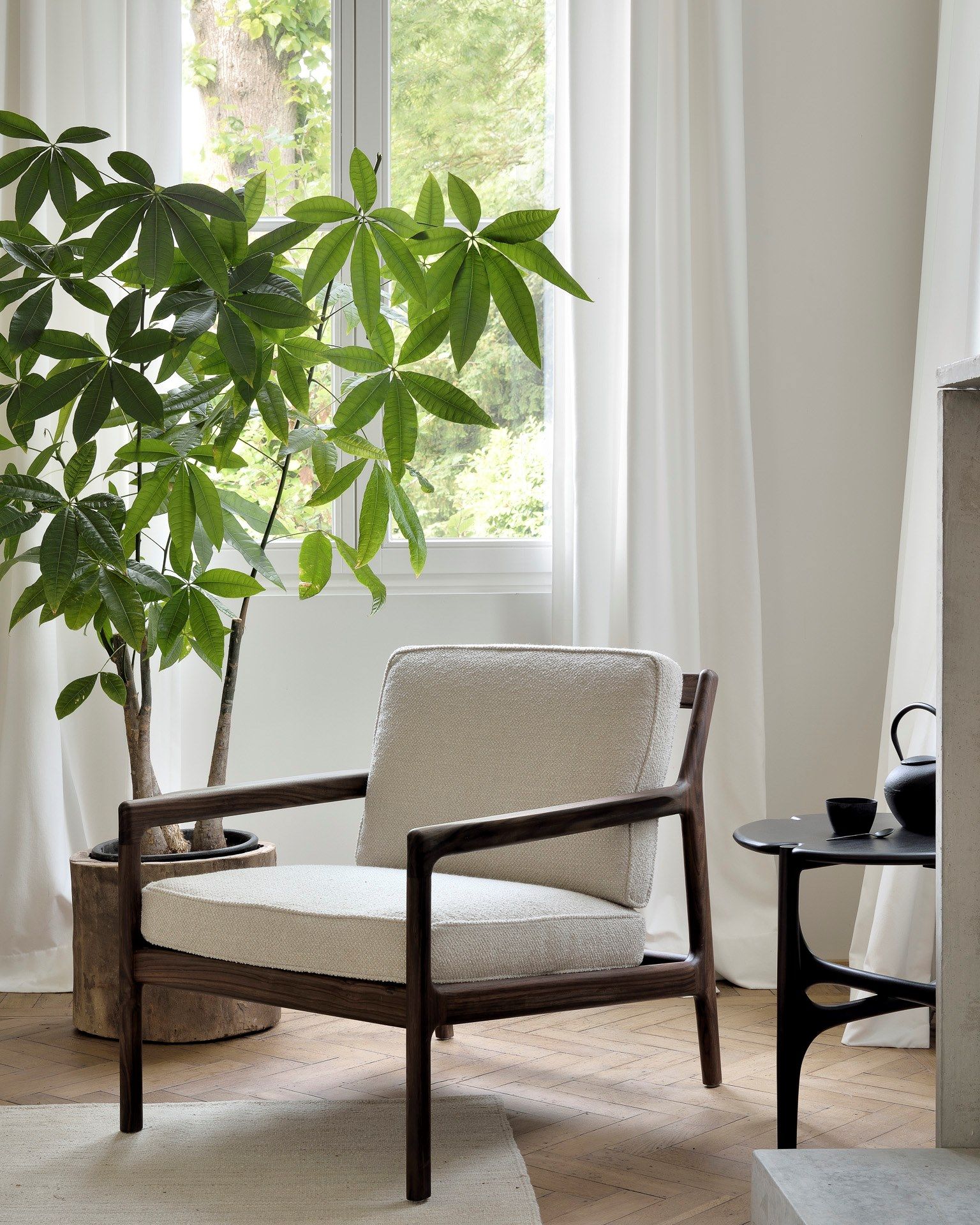 Высокий круглый журнальный столик из красного дерева Ethnicraft PI ARCH-00000551 - Вид №4